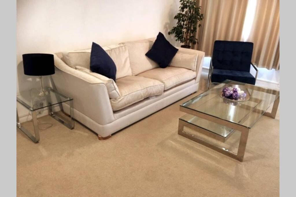 Kb99 Comfy 2 Bedroom House In Horsham, Pets Very Welcome With Easy Links To London And Gatwick Eksteriør billede