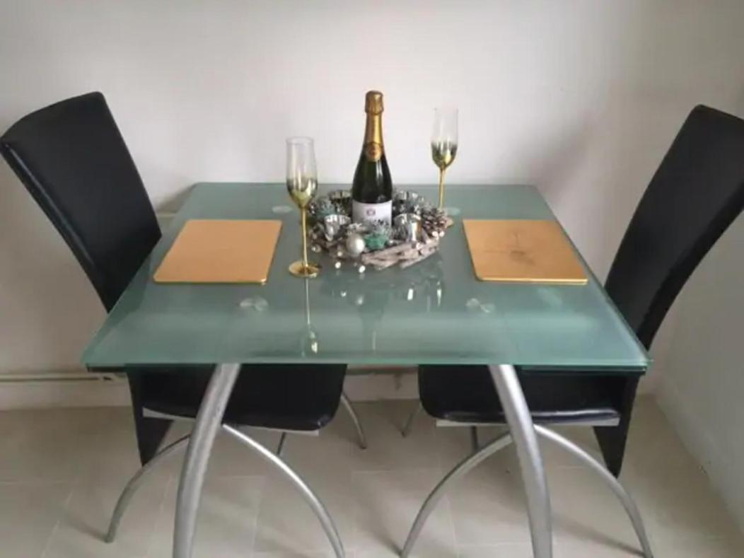 Kb99 Comfy 2 Bedroom House In Horsham, Pets Very Welcome With Easy Links To London And Gatwick Eksteriør billede