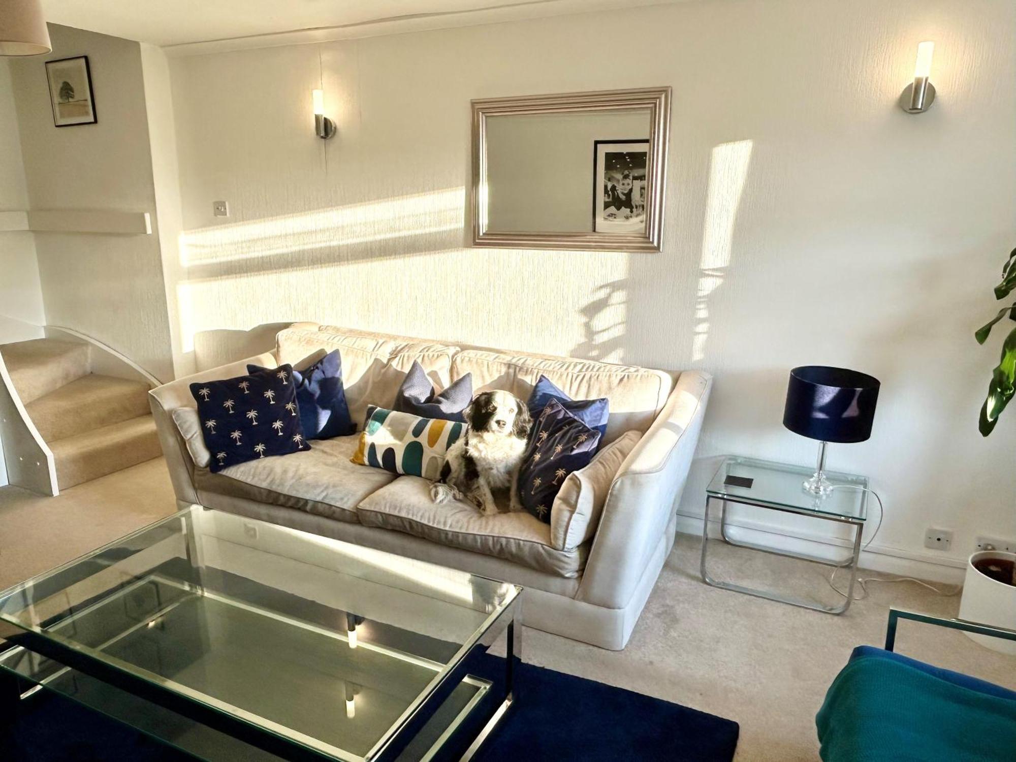 Kb99 Comfy 2 Bedroom House In Horsham, Pets Very Welcome With Easy Links To London And Gatwick Eksteriør billede