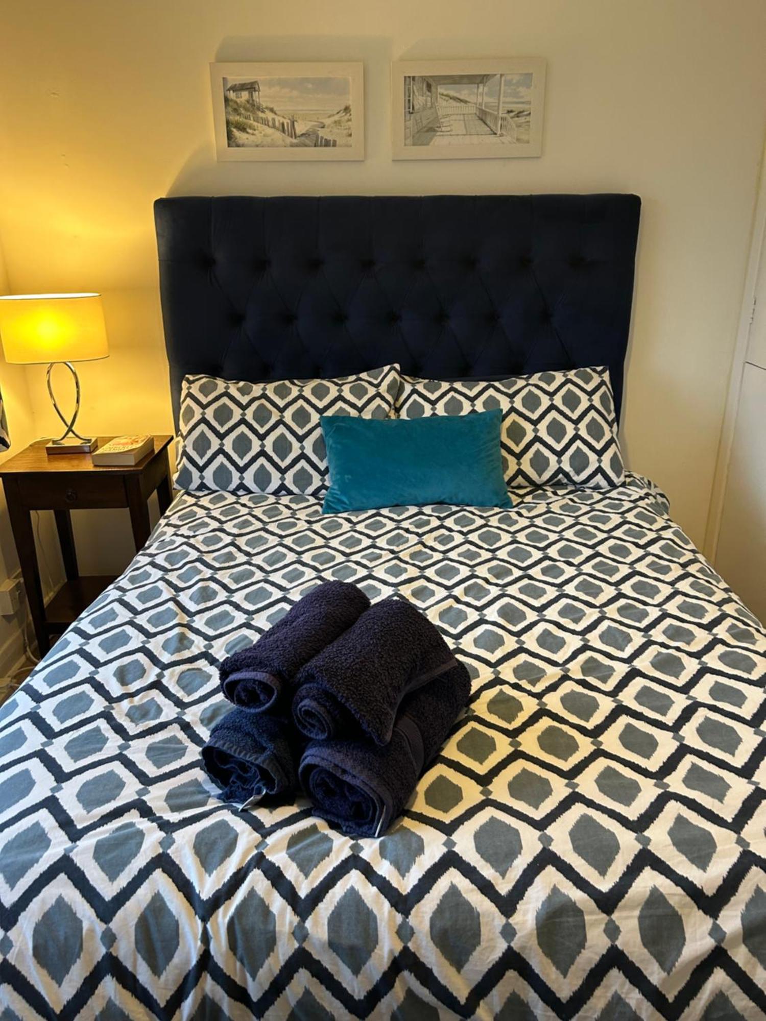 Kb99 Comfy 2 Bedroom House In Horsham, Pets Very Welcome With Easy Links To London And Gatwick Eksteriør billede