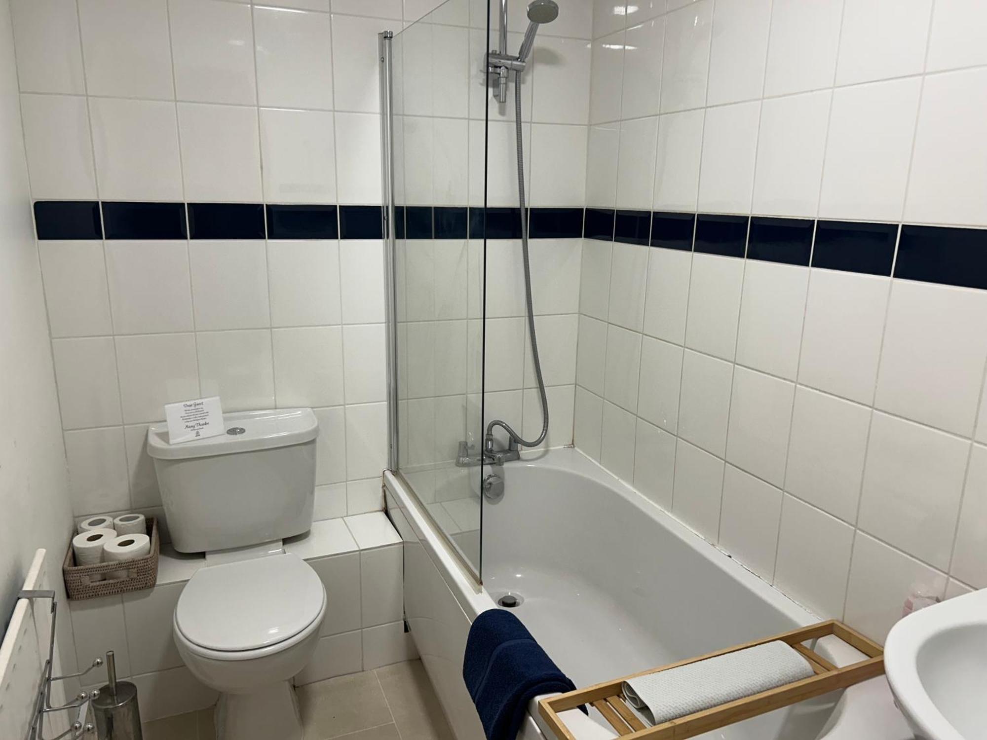 Kb99 Comfy 2 Bedroom House In Horsham, Pets Very Welcome With Easy Links To London And Gatwick Eksteriør billede